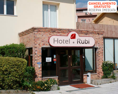 Hotel Rubi | 1 Noite para 2 Adultos + 1 Criança num Quarto Duplo/Twin Hotel Rubi | 1 Noite para 2 Adultos + 1 Criança num Quarto Duplo/Twin
