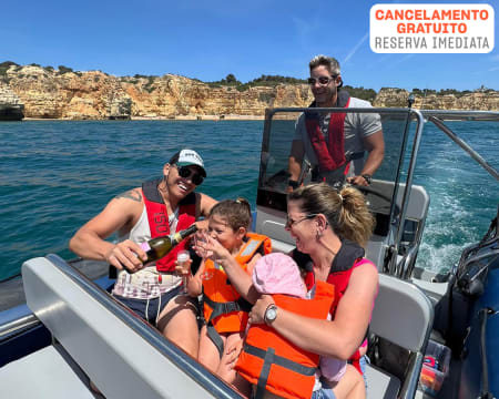 Litos Tours | Passeio de Barco em Família nas Grutas de Benagil | 3 Pessoas Litos Tours | Passeio de Barco em Família nas Grutas de Benagil | 3 Pessoas