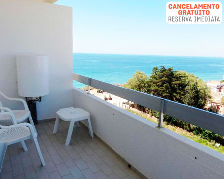 Hotel Luar | 1 Noite para 2 Adultos + 1 Criança em Quarto Vista Mar Hotel Luar | 1 Noite para 2 Adultos + 1 Criança em Quarto Vista Mar