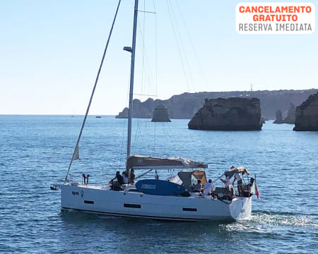 Epic Boat Trip | Meio Dia de Passeio de Barco | Até 3 Pessoas Epic Boat Trip | Meio Dia de Passeio de Barco | Até 3 Pessoas