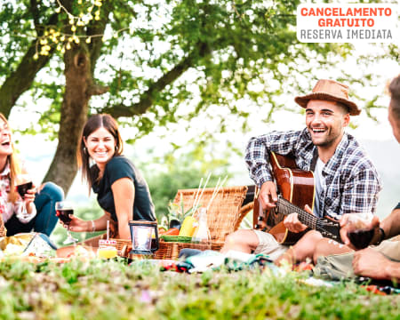 Vinhas de Nexe | Piquenique com 3 Vinhos + Cesta de Produtos Regionais | 4 Pessoas Vinhas de Nexe | Piquenique com 3 Vinhos + Cesta de Produtos Regionais | 4 Pessoas