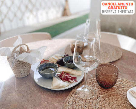 Vinhas de Nexe | Prova Trivial de 3 Vinhos c/ Azeite e Pão Regional Vinhas de Nexe | Prova Trivial de 3 Vinhos c/ Azeite e Pão Regional
