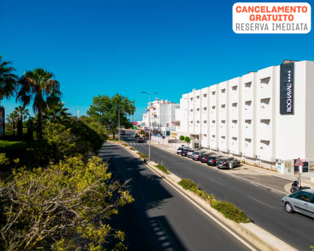 Rochavau Hotel 4* - Portimão | Estadia em Família em Frente à Praia & Opção Bilhetes Zoo de Lagos