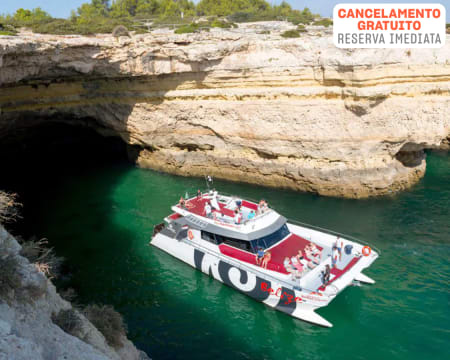 Passeio de Barco às Grutas de Benagil & Costa de Albufeira | AlgarExperience Passeio de Barco às Grutas de Benagil & Costa de Albufeira | AlgarExperience