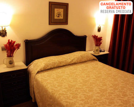 Hotel Vice-Rei - Porto | Escapadinha Romântica na Invicta com Opção Cruzeiro das 6 Pontes e Meia-Pensão