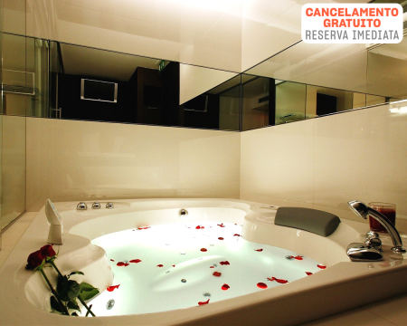 Motel Flamingo - Perafita | Noites de Paixão em Suite com Jacuzzi & Opção Jantar no Quarto