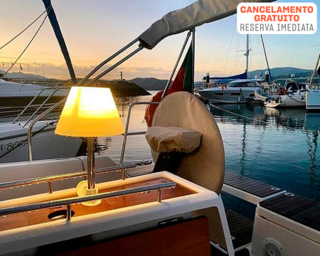 Montum – YouFirst Sleeping experience - Troia | Estadia Romântica em Veleiro Ancorado