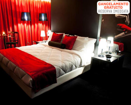 Vinyl M Hotel - Aveiro | Noites Românticas em Quarto Deluxe com Banheira de Hidromassagem
