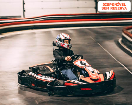 Kartódromo Indoor Fafe | Condução de Kart para 2 Adultos + 2 Crianças com Oferta Medalhas