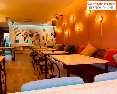 Petiscos para Partilhar com Bebida Incluída no Porto! Letraria Porto Downtown Petiscos para Partilhar com Bebida Incluída no Porto! Letraria Porto Downtown