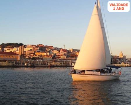 Passeio de Veleiro e Sunset para Dois + Welcome Drink | 2 Horas de Romance em Lisboa