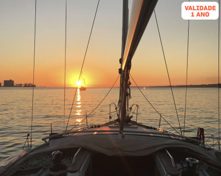 Passeio de Barco em Lisboa com Bebida & Petiscos: Manhã, Tarde ou Pôr do Sol | Enjoy Tagus