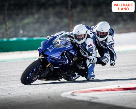 2 Voltas na Mota Yamaha R1 na Super Pista do Autódromo Internacional do Algarve | Portimão