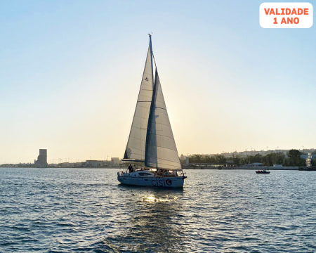 Programa com Amigos! Passeio de Barco Privado em Lisboa com Bebida & Petiscos | Até 12 Pessoas