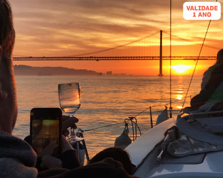 Passeio de Barco ao Pôr-do-Sol no Rio Tejo com Copo de Vinho | 2 Horas | Rent a Boat