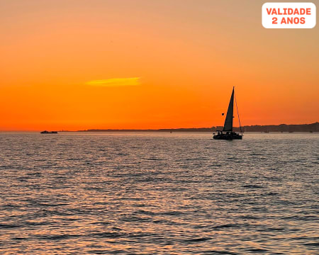 Passeio de Veleiro Privado no Tejo ao Nascer ou Pôr do Sol | 2 Horas | Até 6 Pessoas | Sailing Sunsets