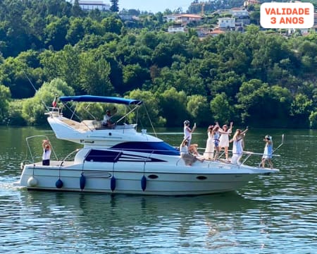 Passeio de Iate no Rio Douro com Visita à Ilha dos Amores - Até 8 Pessoas | Castelo de Paiva