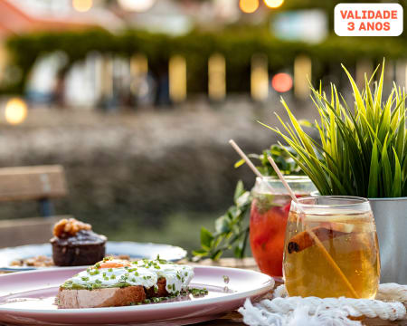 Lanche a Dois com Vista para a Baía do Seixal - Tostas, Sangria e Gelado! Amora Lounge