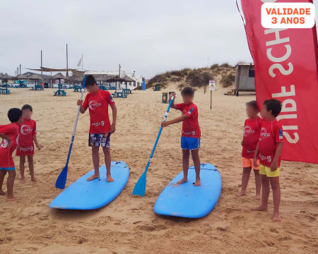 Aula de Stand Up Paddle em Grupo na Costa da Caparica - Técnicas Básicas ou Avançadas | Ondas d'Aventura