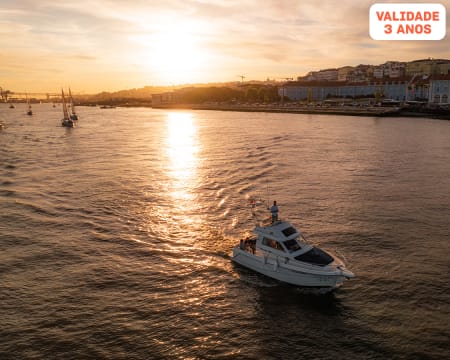 Passeio de Barco Privado no Tejo para Dois com Welcome Drink | 2 Horas | Lisbon Me Boat Tours