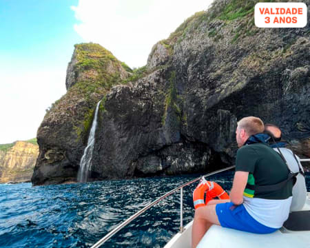 Passeio de Barco pelas Grutas e Cascatas das Flores em Família c/ Snorkeling | Até 6 Pessoas | Açores