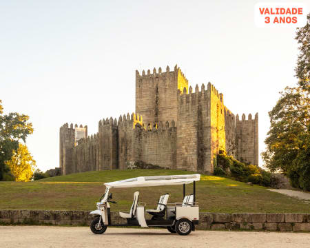 Tour Guiada em Tuk Tuk Eléctrico em Guimarães | Até 4 Pessoas | 1 ou 2 Horas