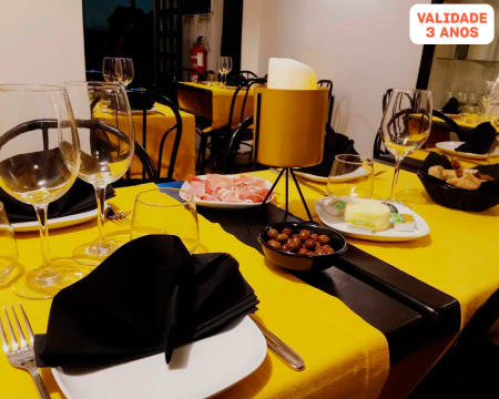 Jantar com Fado ao Vivo em Alfama | Noite à Portuguesa na Casa de Fado Dona Amália