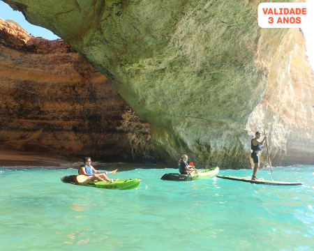 Passeio de Caiaque ou Stand Up Paddle pelas Grutas de Benagil | Diversão no Algarve!