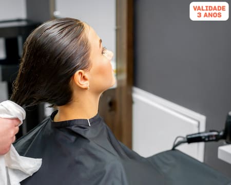 Corte de Cabelo + Brushing c/ Opção Tratamento de Hidratação p/ Senhora | Lisboa