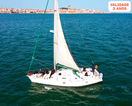 Passeio Privado de Barco no Tejo a Bordo de Veleiro para Até 8 Pessoas | A Melhor Vista de Lisboa!