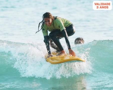 Aula de Surf em Grupo na Praia de Carcavelos ou da Crismina - 1 ou 2 Pessoas | Wanted Surf School