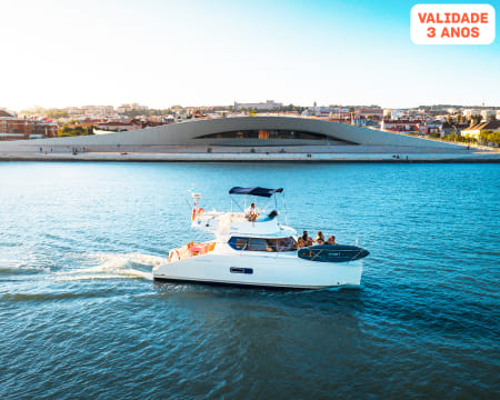 Passeio Sunset em Catamaran no Rio Tejo para 1 ou 2 Pessoas | 2 Horas