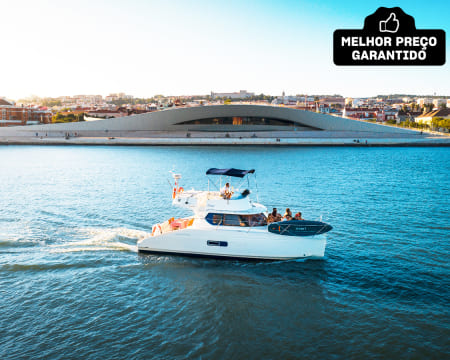 Passeio Sunset em Catamaran no Rio Tejo para 1 ou 2 Pessoas | 2 Horas