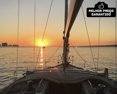 Passeio de Barco em Lisboa com Bebida & Petiscos: Manhã, Tarde ou Pôr do Sol | Enjoy Tagus
