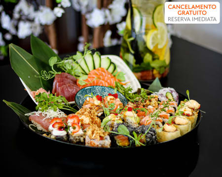 Wine & Sushi | Combinado de 40 Peças de Sushi de Fusão + Jarro de Sangria para Dois Wine & Sushi | Combinado de 40 Peças de Sushi de Fusão + Jarro de Sangria para Dois