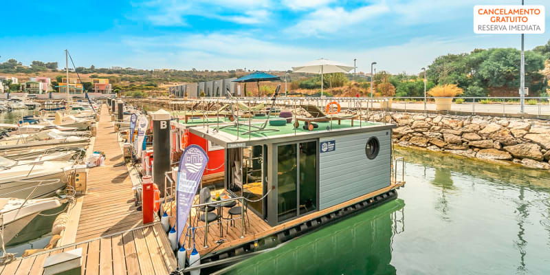 The Homeboat Company - Albufeira | Estadia Flutuante em Barco Casa com Opção Pack Romântico e Entradas Parques