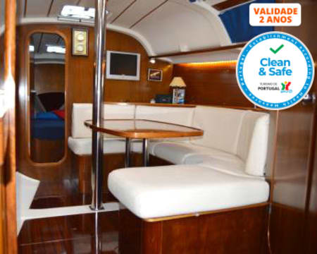 Da Ribeira à Foz! Passeio de Barco no Douro - Exclusivo p/ 4 a 6 Pessoas | 2 Horas