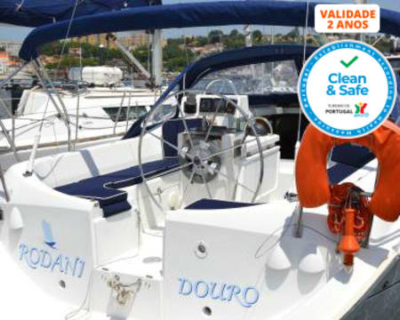 Da Ribeira à Foz! Passeio de Barco no Douro - Exclusivo p/ 4 a 6 Pessoas | 2 Horas