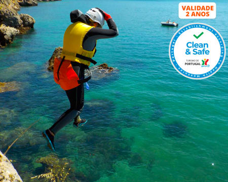 Coasteering no Portinho da Arrábida | 4 Horas - Into the Nature | 1, 2 ou 4 Pessoas