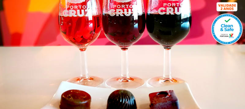 Espaço Porto Cruz | Visita Guiada e Prova de 3 Vinhos do Porto Harmonizada com Chocolates