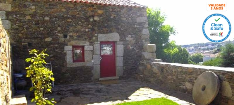 Palheiros do Castelo - Sabugal | 1 ou 2 Noites c/ Vista Castelo