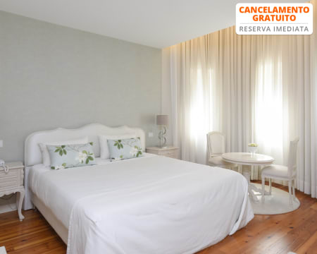 Sundial Gardens & Suites - Gaia | Estadia c/ Opção Massagem e Entrada no Zoo Santo Inácio