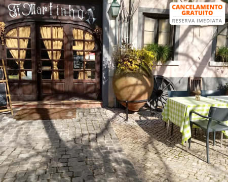 Sabores Tradicionais & Garrafa de Vinho | Adega Ti Martinho - Montijo