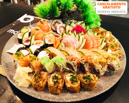 Irresistível! Sushi, Sashimi, Guiozas, Temakis e Sobremesa para Dois | Masaaki - Venda do Pinheiro
