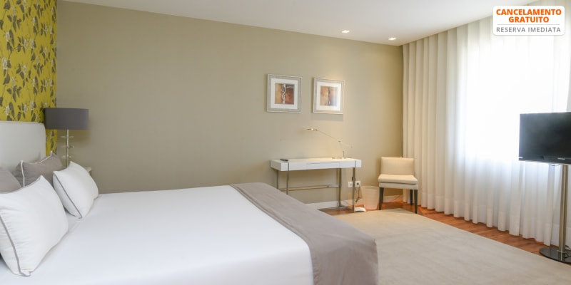 Sundial Gardens & Suites - Gaia | Estadia c/ Opção Massagem e Entrada no Zoo Santo Inácio