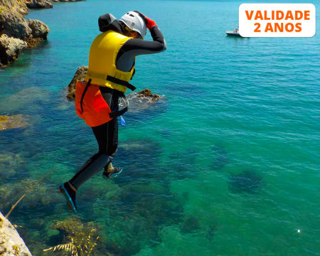 Coasteering no Portinho da Arrábida | 4 Horas - Into the Nature | 1, 2 ou 4 Pessoas