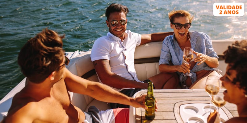 Boat Party em Yate Exclusivo c/ Animação a Bordo & Champanhe no Douro - Até 10 Pessoas!