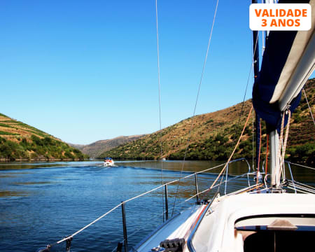 Maravilhoso Cruzeiro em Iate pelo Douro e Almoço Romântico para Dois | 6 Horas