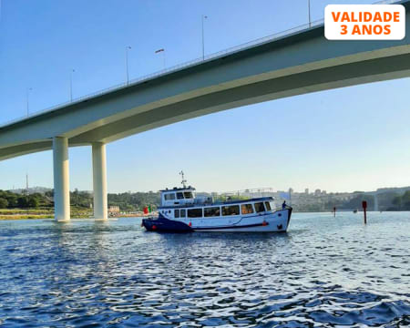 Cruzeiro das 6 Pontes do Douro com Almoço a Bordo para Dois | RentDouro