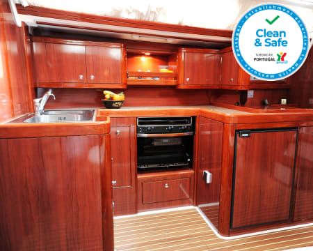 Passeio de Veleiro em Privado Até 10 Pessoas - 2 Horas | Douro Sailing